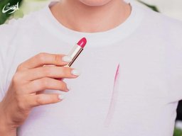 چگونه لکه ی رژ لب را از سطوح مختلف پاک کنیم ؟